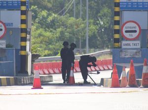 Misteri Pelempar Benda Mirip Bom di Tol Sidoarjo Misteri Pelempar Benda Mirip Bom di Tol Sidoarjo