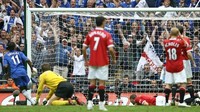 MU dan Chelsea bakal memperebutkan titel Piala FA di akhir pekan. Kali terakhir itu terjadi pada 19 Mei 2007 silam, saat MU dikalahkan Chelsea 0-1 di extra time. Pemain The Red Devils di starting XI laga itu kini sudah nyaris semuanya hijrah. (Foto: Adrian Dennis/AFP)