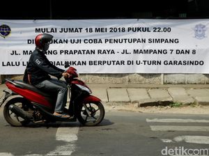 Persimpangan Mampang Ditutup, Pengendara Berputar di Garansindo dan Tendean Persimpangan Mampang Ditutup, Pengendara Berputar di Garansindo dan Tendean