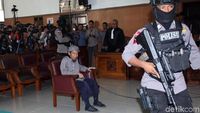 Polisi Bersenjata Lengkap Amankan Sidang Teroris Aman Abdurrahman