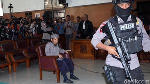 Polisi Bersenjata Lengkap Amankan Sidang Teroris Aman Abdurrahman