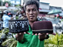 Gara-gara Peci Bisa Untung Rp 30 Juta/ bulan