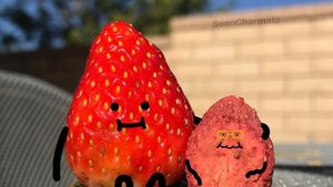 Lucu Banget! Begini Buah-buahan Kalau Foto Bareng Kakek dan Neneknya