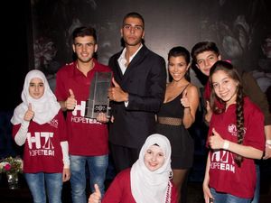 Pacar Kourtney Kardashian Tarawih hingga Ajarkan Ramadan di Medsos Pacar Kourtney Kardashian Tarawih hingga Ajarkan Ramadan di Medsos