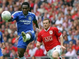 Essien Tolak MU Gara-gara Ditelepon Drogba