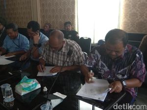 Pemda Karawang Cabut Izin Pabrik Kertas Anak Usaha Sinarmas Pemda Karawang Cabut Izin Pabrik Kertas Anak Usaha Sinarmas