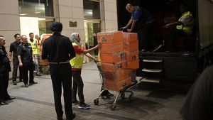 Wuih! Polisi Sita 284 Tas Hermes dan LV dari Apartemen Najib
