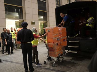 Wuih! Polisi Sita 284 Tas Hermes dan LV dari Apartemen Najib