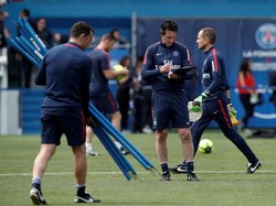 Latihan PSG sendiri dipimpin langsung pelatih Unai Emery, yang di akhir musim nanti akan meninggalkan Les Parisiens. (Foto: Benoit Tessier/Reuters)