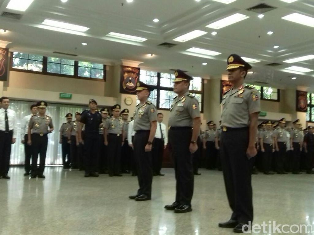 4 Pati Polri Naik Pangkat, M Iriawan Resmi Sandang Bintang 3 4 Pati Polri Naik Pangkat, M Iriawan Resmi Sandang Bintang 3