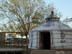 Ssst, di Rumah Ini Tak Boleh Mengetuk Pintu Masuk Pakai Kaki Kanan