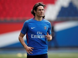 Striker Edinson Cavani, yang sempat dikabarkan berselisih dengan Neymar, juga tampak berlatih serius di depan para fans. (Foto: Benoit Tessier/Reuters)