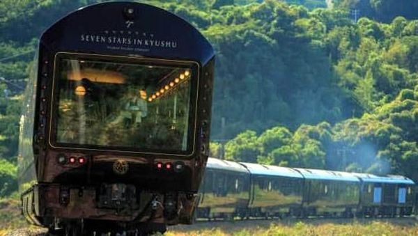 Mengintip Jeroan Kereta Paling Mewah di Dunia