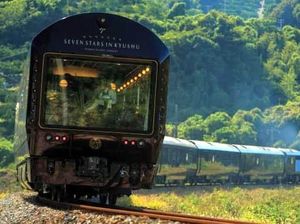 Mengintip Jeroan Kereta Paling Mewah di Dunia