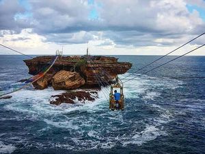 Foto: Kontroversi Pantai Timang