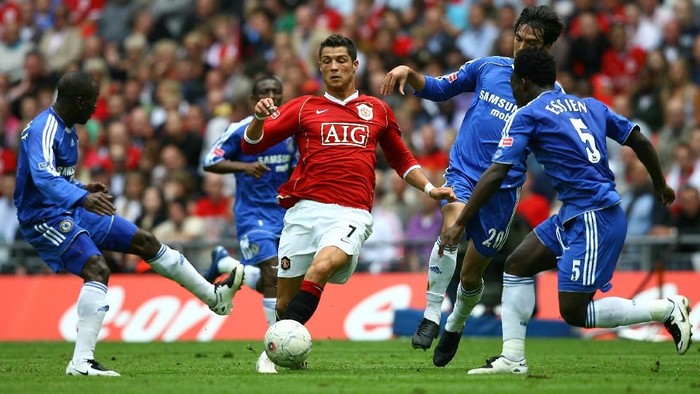 LONDON - MAY 19:  Cristiano Ronaldo of Manchester United (2L) takes on Claude Makelele, Paulo Ferreira and Michael Essien of Chelsea (R) during the FA Cup Final match sponsored by E.ON between Manchester United and Chelsea at Wembley Stadium on May 19, 2007 in London, England.  (Photo by Shaun Botterill/Getty Images)