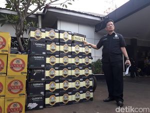 Razia 2 Toko di Bekasi, Polisi Sita Ratusan Botol Miras