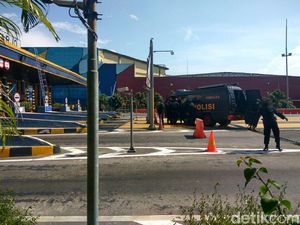 Terdengar Ledakan Saat Benda Mirip Bom di Tol Sidoarjo Dievakuasi Terdengar Ledakan Saat Benda Mirip Bom di Tol Sidoarjo Dievakuasi