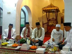 Sandiaga Buka Puasa Bareng Warga di Cikini