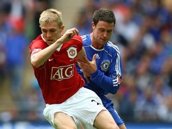 Berposisi ideal sebagai gelandang tengah, Darren Fletcher juga tak asing sebagai gelandang kanan seperti posisinya di laga itu. Saat ini pesepakbola 34 tahun itu masih aktif main untuk Stoke City. (Foto: Clive Mason/Getty Images)