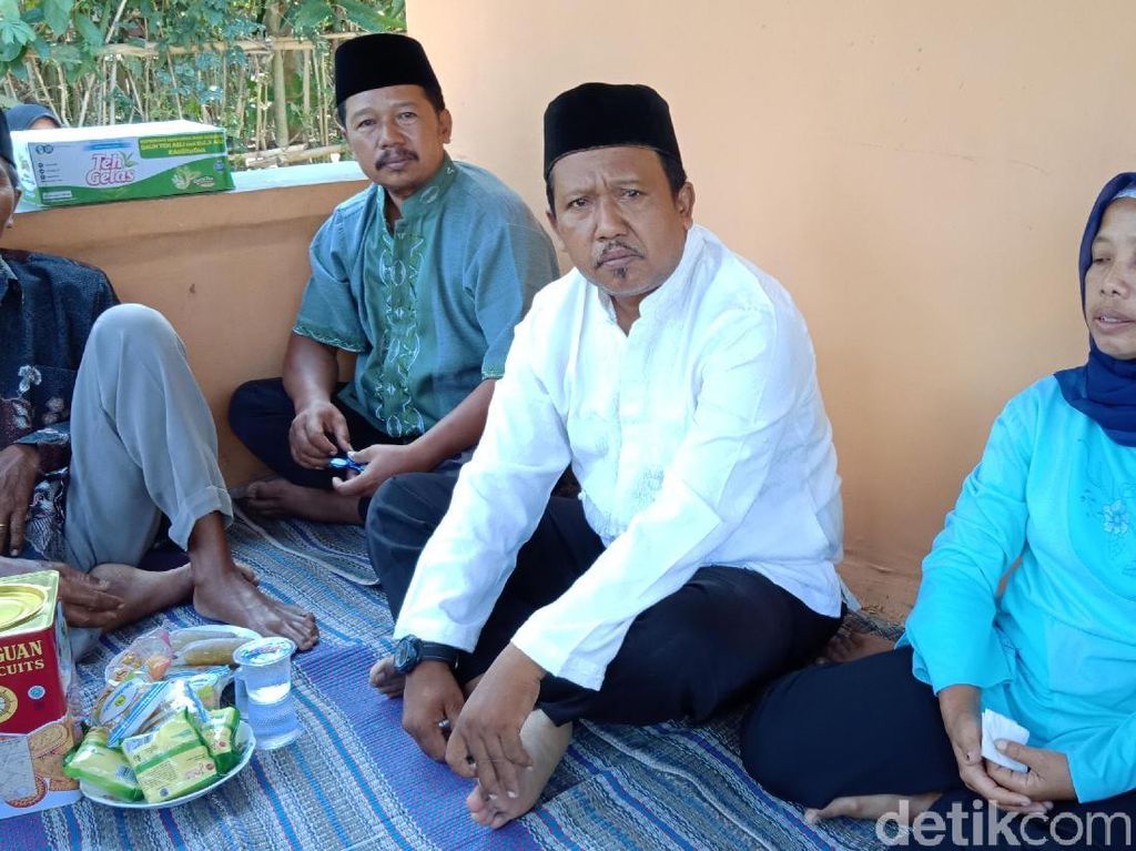 Ini Kata Tetangga tentang Sosok Wanita yang Dikubur dengan Kaki Nongol Ini Kata Tetangga tentang Sosok Wanita yang Dikubur dengan Kaki Nongol