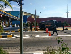 Tim Gegana Periksa Benda Mirip Bom di Tol Sidoarjo