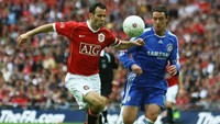 Ryan Giggs menjadi kapten MU di final Piala FA 2007. Ia menghabiskan seluruh karier panjangnya bersama The Red Devils (1990–2014). Di usia 44 tahun, Giggs merupakan salah satu pemilik Salford City dan manajer timnas Wales. (Foto: Shaun Botterill/Getty Images)
