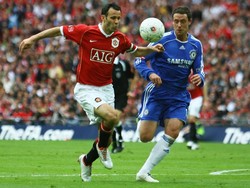 Ryan Giggs menjadi kapten MU di final Piala FA 2007. Ia menghabiskan seluruh karier panjangnya bersama The Red Devils (1990–2014). Di usia 44 tahun, Giggs merupakan salah satu pemilik Salford City dan manajer timnas Wales. (Foto: Shaun Botterill/Getty Images)