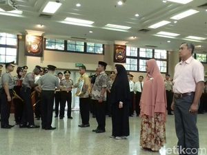 Keluarga Polisi yang Gugur di Mako Brimob Diberi Rumah Keluarga Polisi yang Gugur di Mako Brimob Diberi Rumah