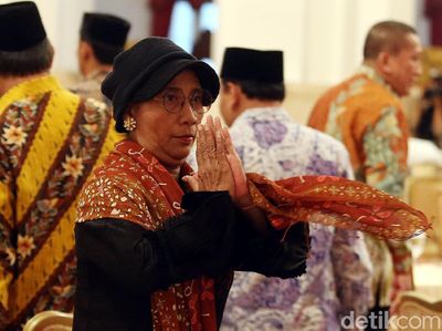 Begini Gaya Menteri Susi Buka Puasa di Istana
