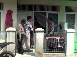 Densus Sita Senjata Tajam di Rumah Terduga Teroris Tasikmalaya