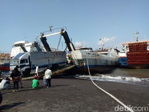 23 Kendaraan Terjebak KMP Labitra Adinda Dievakuasi