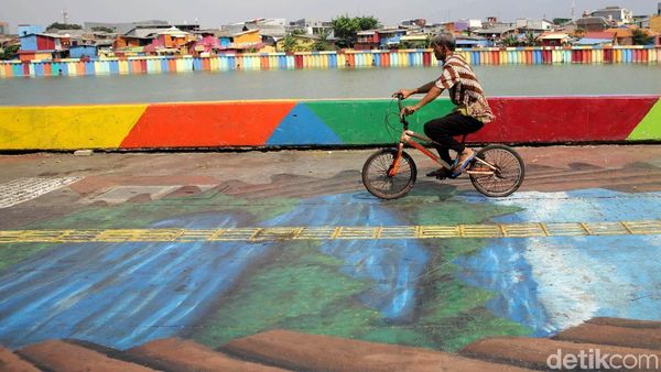 Asyiknya Ngabuburit di Danau Sunter