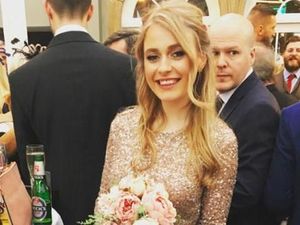 Wanita Ini Punya Cara Cerdik Hapus Wajah Mantan di Foto Keluarga