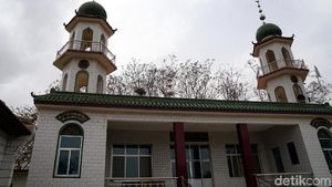 Foto Masjid 100 Tahun di Perkampungan Muslim China