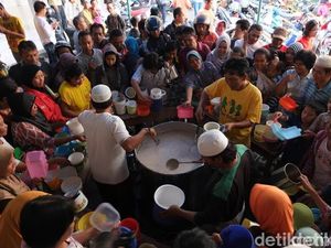 Begini Kelezatnya Bubur Samin Masjid Darussalam Solo yang Bikin Kangen Begini Kelezatnya Bubur Samin Masjid Darussalam Solo yang Bikin Kangen