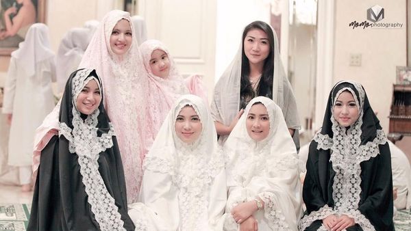 Inspirasi Mukena untuk Tarawih dari Girls Squad hingga Nagita Slavina