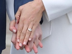 Diana Hadir di Pernikahan Harry Lewat Cincin dan Bunga Mawar