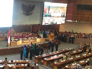 12 Anggota DPR dari PAW Dilantik