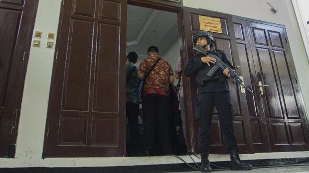 Cerita Aman Diajak Berkompromi dengan Pemerintah Indonesia