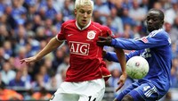 Pada masa jayanya, Claude Makelele merupakan gelandang bertahan top. Di posisi itulah ia dipasang lawan MU. Pria yang kini berusia 45 tahun itu sekarang meniti karier sebagai pelatih. (Foto: Phil Cole/Getty Images)