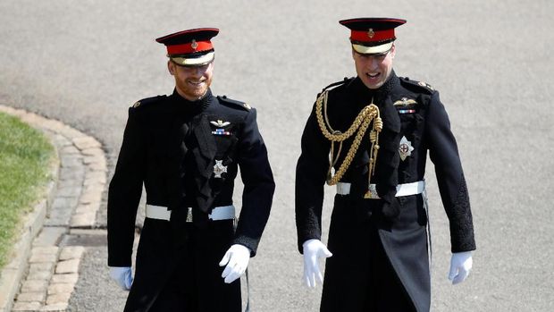 Pangeran William dan Harry merupakan penggemar berat sepak bola.