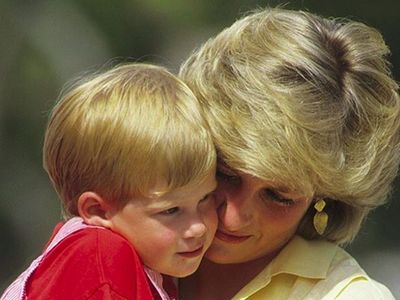 Throwback Momen Manis Pangeran Harry Bersama sang Bunda