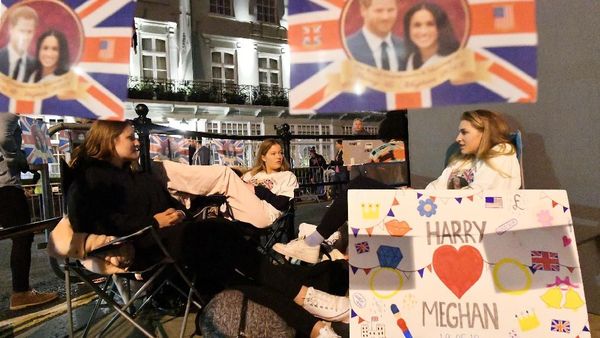 Demi Royal Wedding, Penggemar Bikin Tenda di Depan Kastil