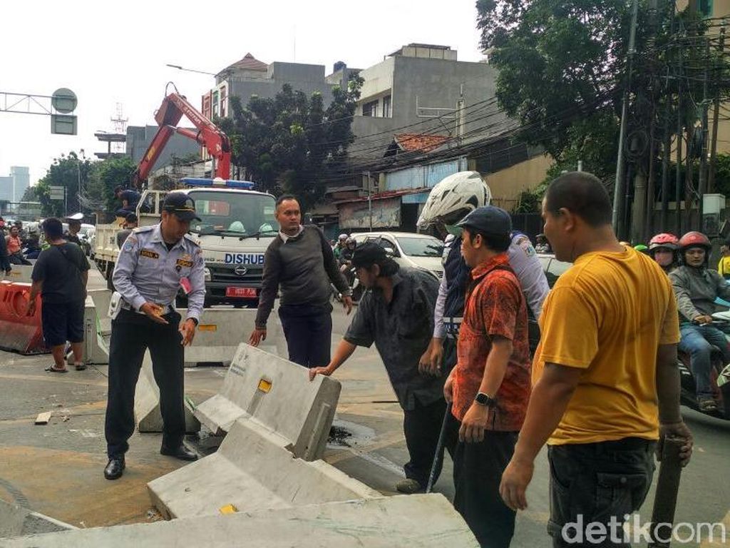Damkar Telat Datang dan Umur Pendek Beton Perekayasa Lalin Mampang Damkar Telat Datang dan Umur Pendek Beton Perekayasa Lalin Mampang