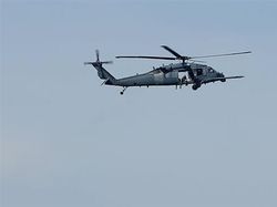 Helikopter Militer AS Jatuhkan Kontainer Amunisi ke Atap Sekolah