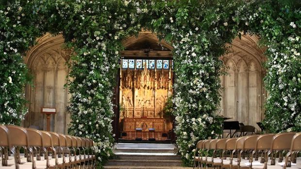 Gerbang Kapel St. George telah didekor dan dihias bunga untuk pernikahan Pangeran Harry dan Meghan Markle.