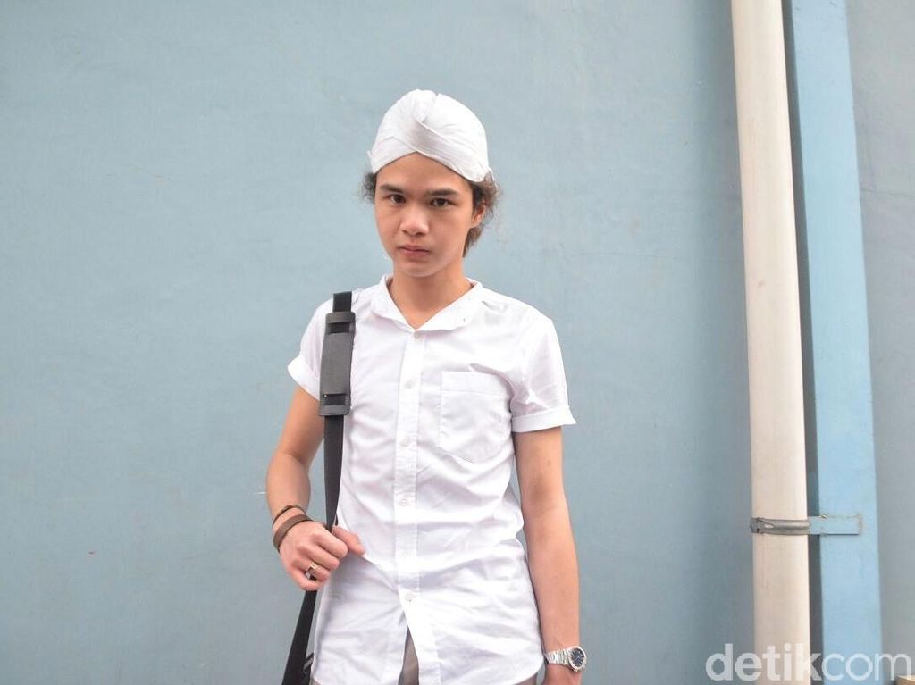 Dul Jaelani Minta Maaf Lagi ke Keluarga Korban Kecelakaan Mobil Dul Jaelani Minta Maaf Lagi ke Keluarga Korban Kecelakaan Mobil
