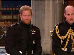 Ekspresi Tegang Pangeran Harry saat Tunggu Meghan Markle Datang