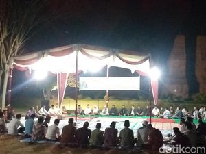 Di Gerbang Majapahit, Warga Mojokerto Doa untuk Redam Teror